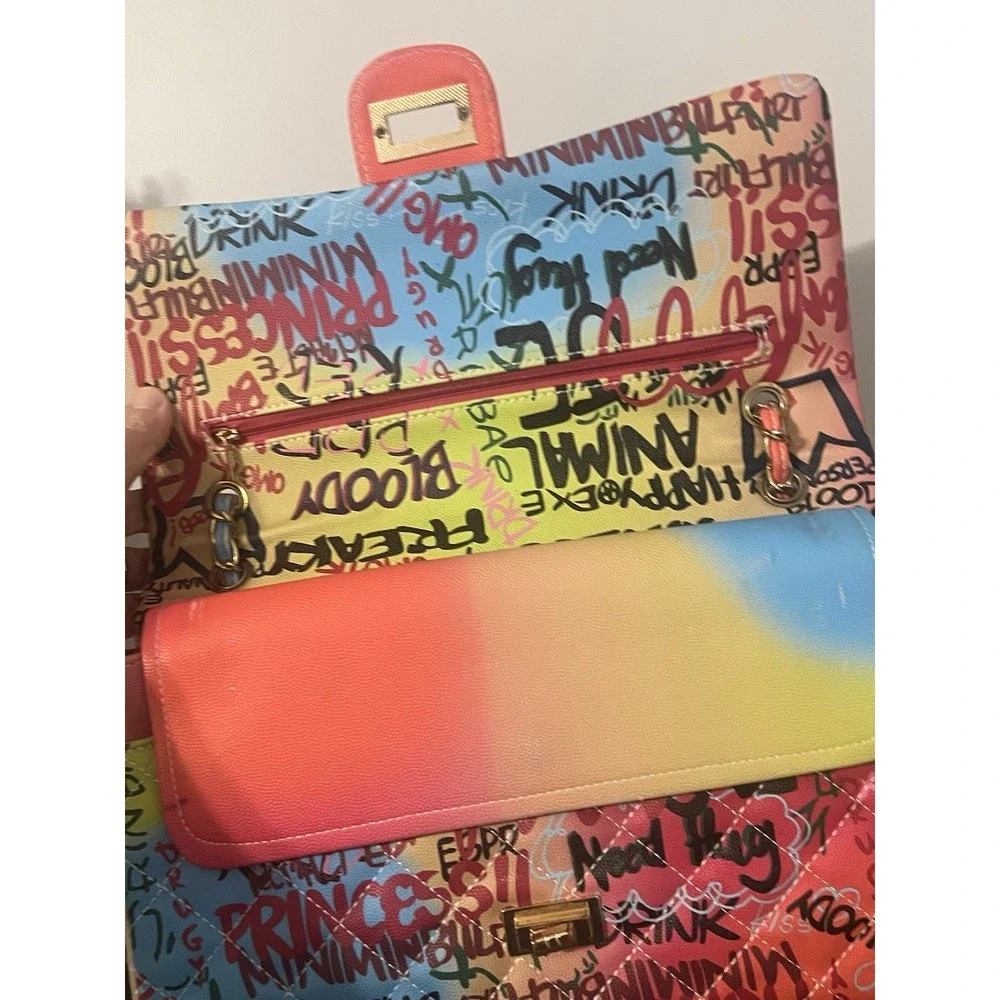 Graffiti Print Quilted Chain Shoulder Bag Turn-Lock‎ Flap Multicolor
